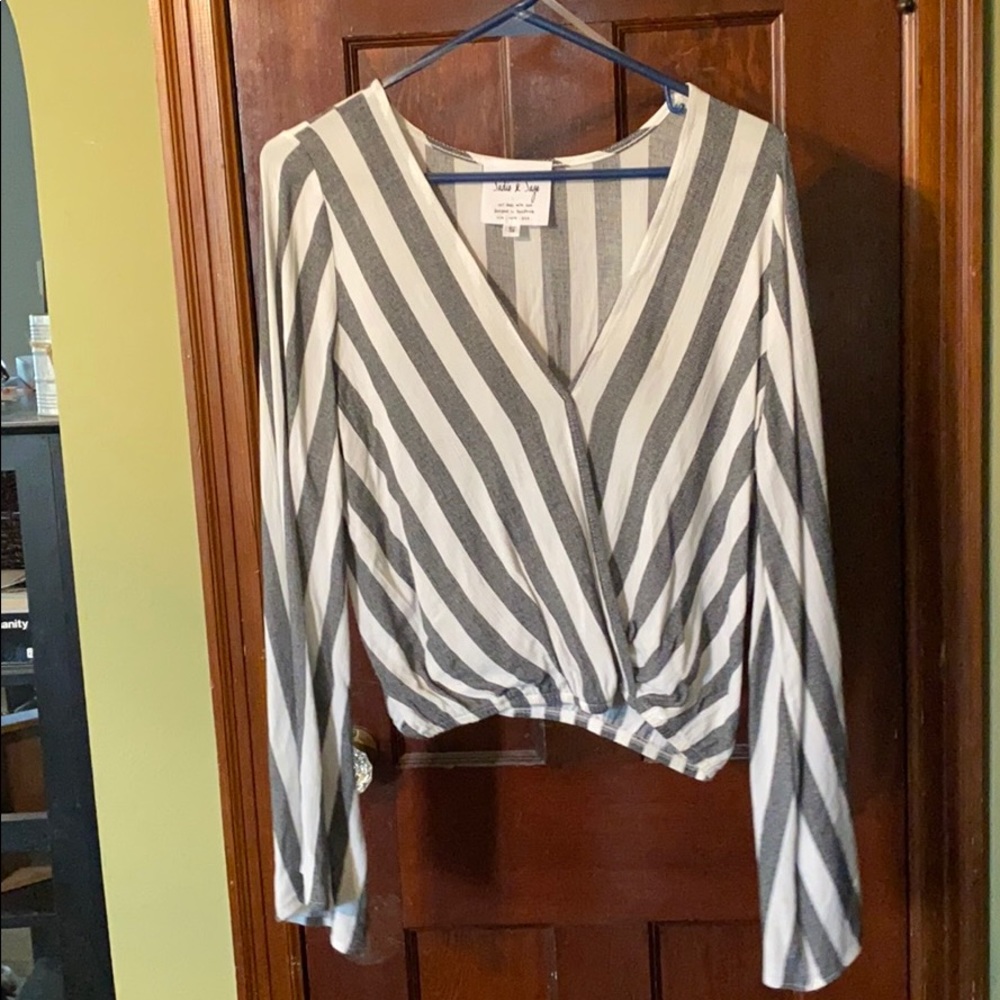 long sleeve v-neck top